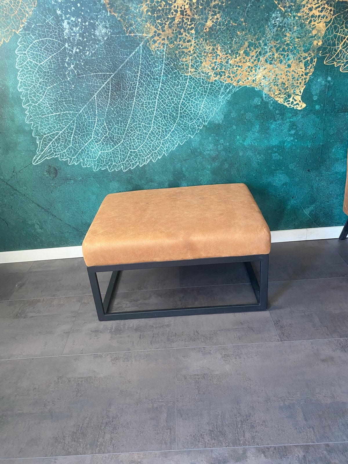 Moderne cognackleurige hocker met metalen frame, Ophalen, Modern, industrieel, strak, Zo goed als nieuw, 100 tot 125 cm