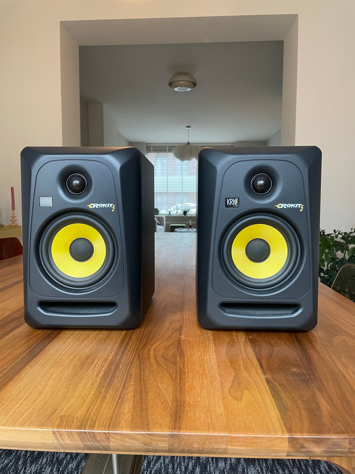 KRK Rokit 5 G3 Studiomonitoren met Kabels en Stands, Ophalen, Studiomonitor, Inclusief kabels, Zo goed als nieuw