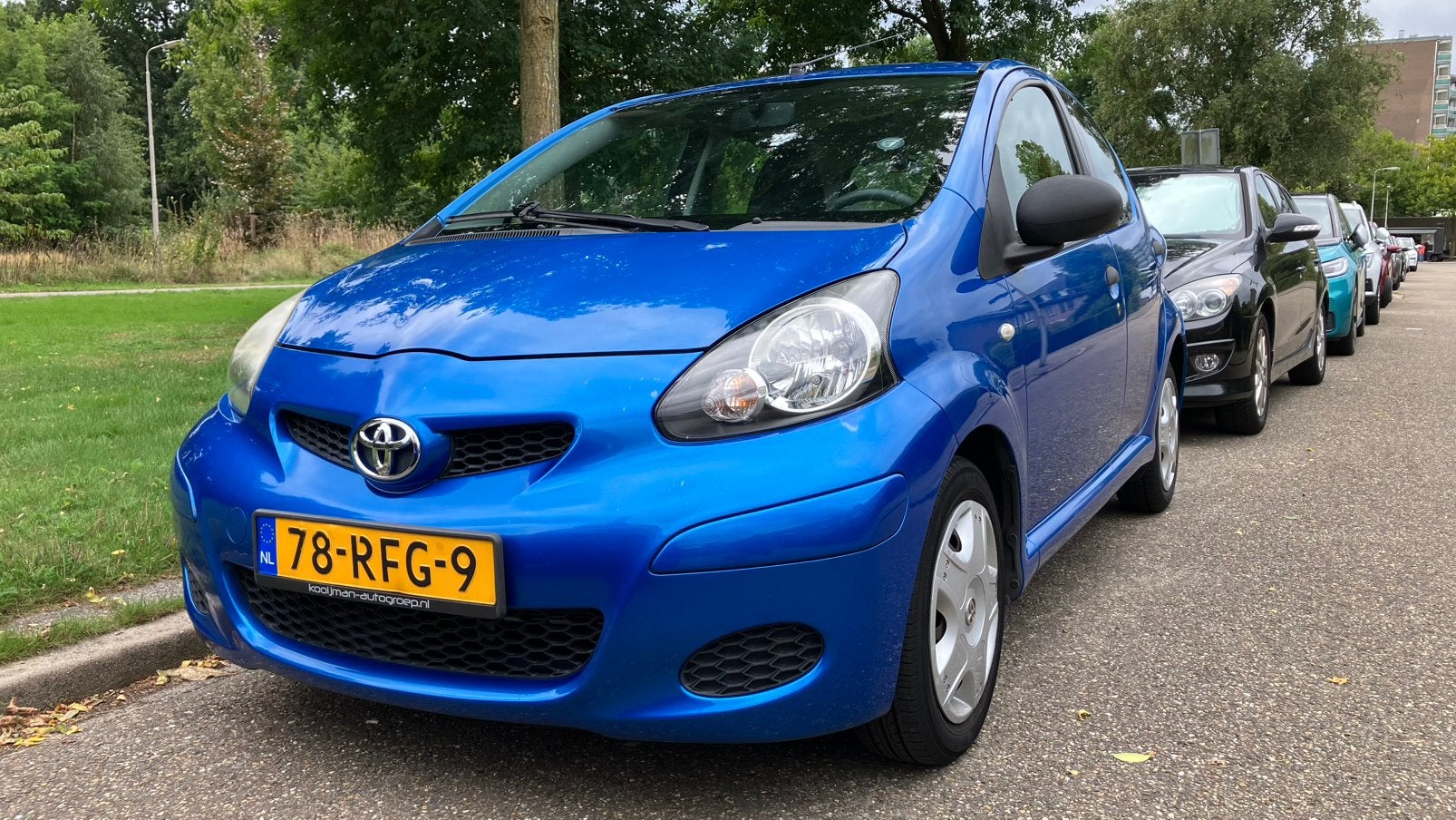 Toyota Aygo 1.0 12V 5DRS 2011 Blauw / Nieuwe aircopomp, Auto's, Toyota, Voorwielaandrijving, Stof, Zwart, 68 pk