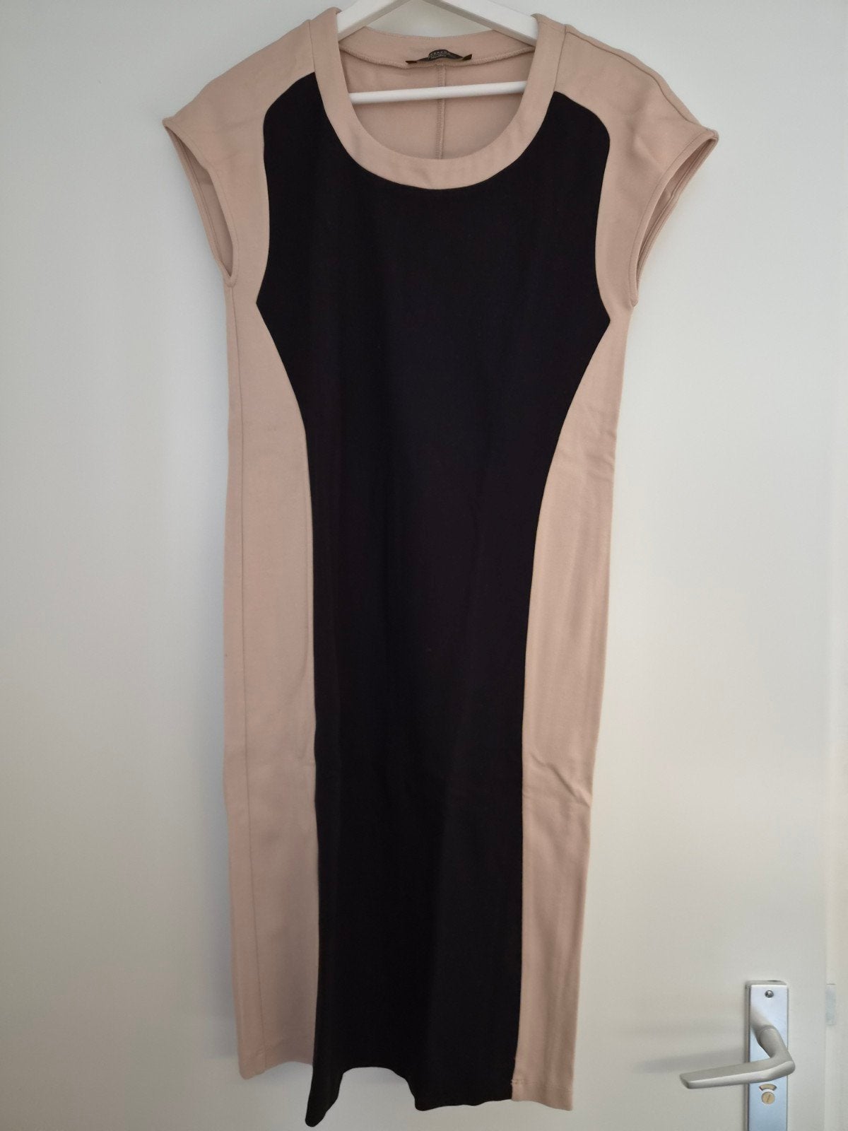 Weekend MaxMara jurk - Zwart/Beige - Maat M, Maat 38/40 (M), Zwart, Zo goed als nieuw, Knielengte