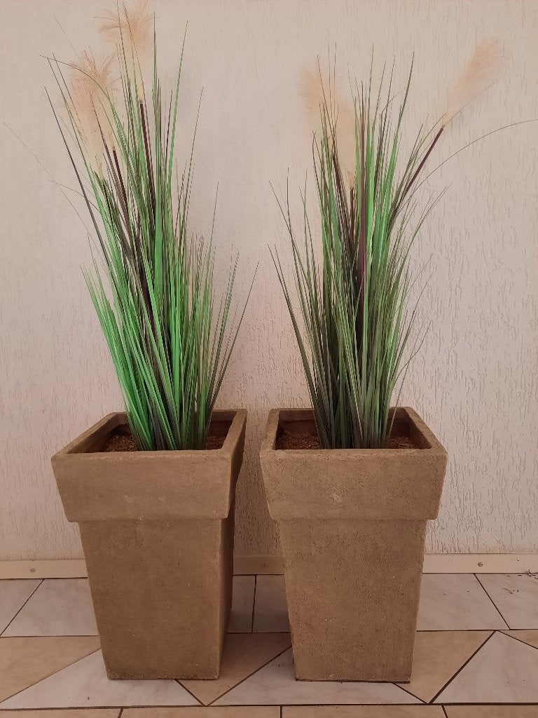 2 beige plantenbakken met kunst pluimgras ( J2 ), Ophalen, Groen, Kunstplant, Binnen
