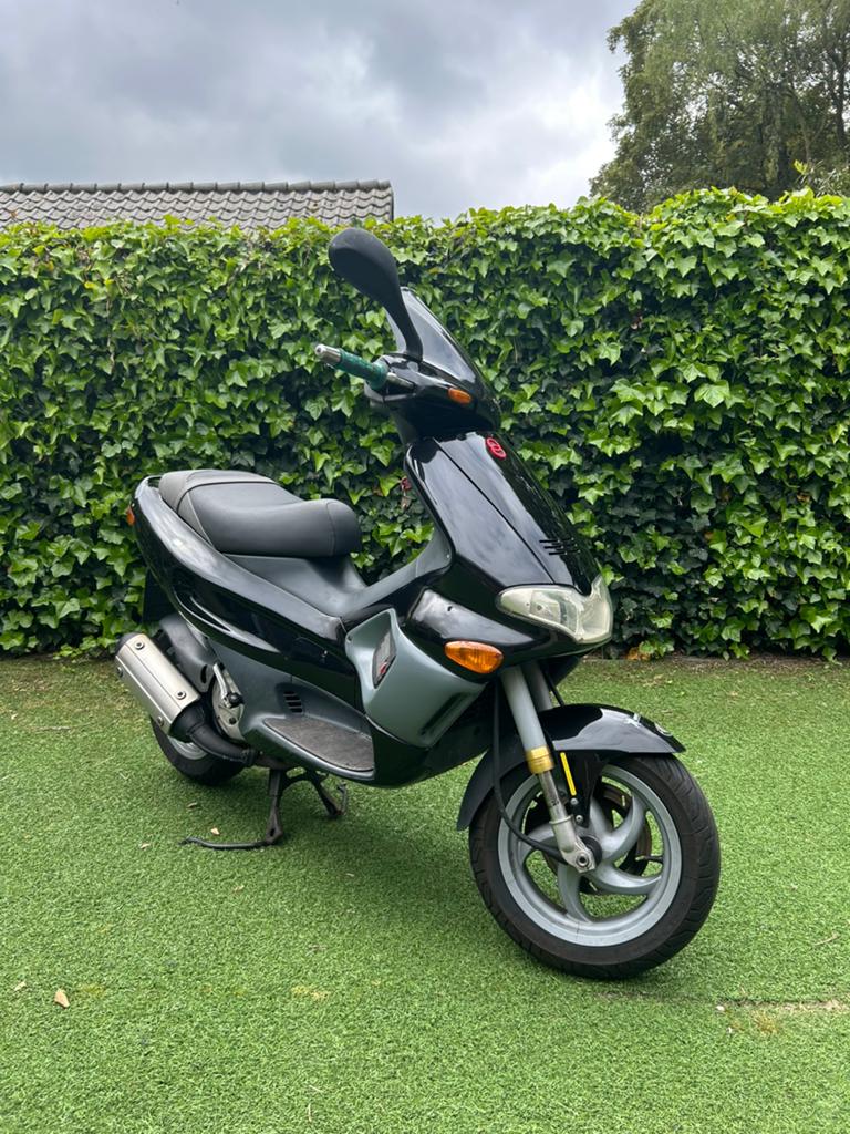Zeer nette Gilera runner 125 cc single disk duitse motor, Fietsen en Brommers, Scooters | Piaggio, Ophalen, Zo goed als nieuw