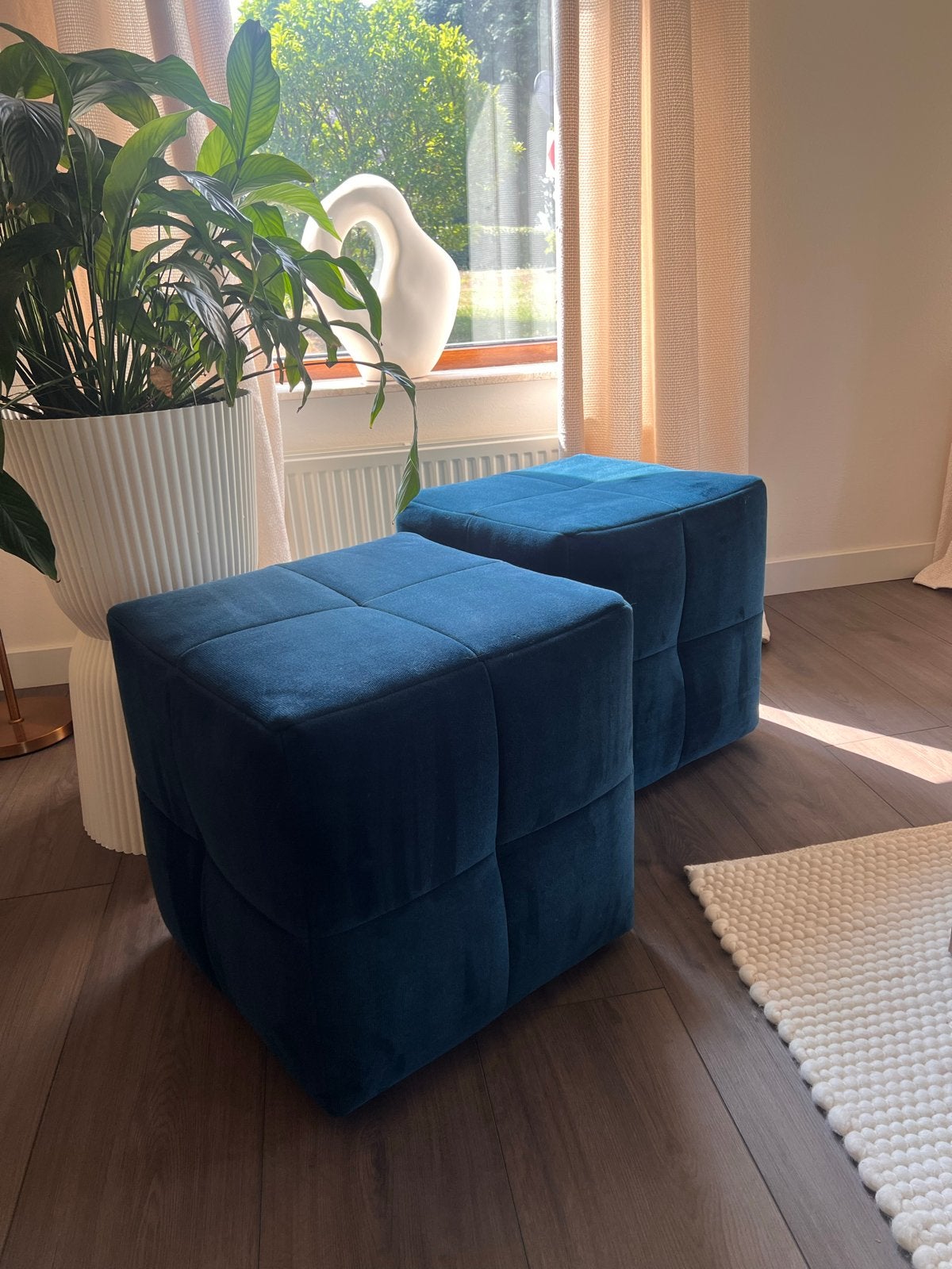 Set van 2 blauwe fluwelen poefjes - 49x46x46 cm, Huis en Inrichting, Banken | Voetenbanken en Poefen, Ophalen, Minder dan 50 cm
