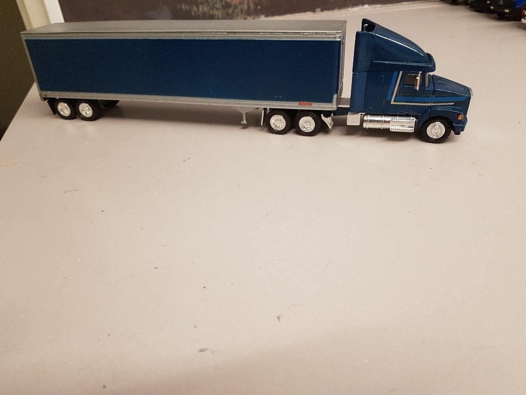 Te koop Freightliner Conv. met Amerikaanse opl. 1/53 metaal, Ophalen of Verzenden, Nieuw, Bus of Vrachtwagen, Overige merken