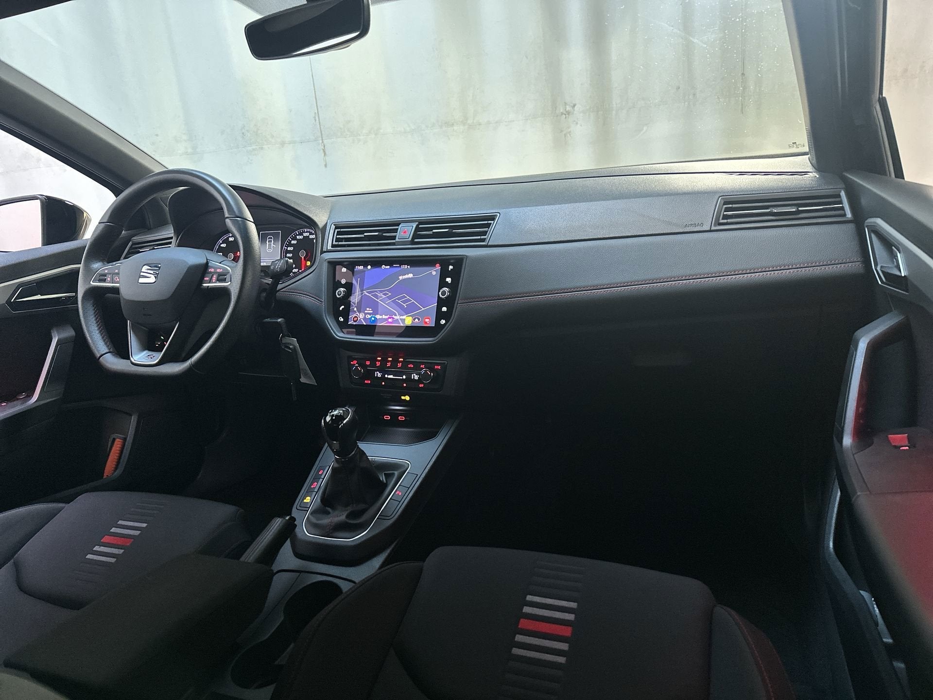 Seat Ibiza 1.0 TSI FR Business Intense Camera Navigatie Sfee, Dealer onderhouden, Stof, Met garantie (alle), Bedrijf