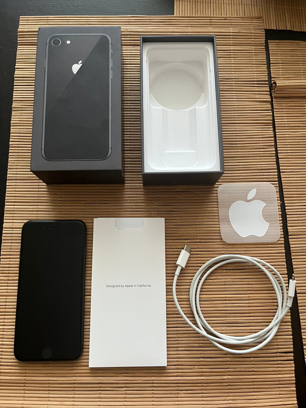Apple Iphone 8 64 GB met Lightning naar USB C oplaadkabel, Telecommunicatie, Mobiele telefoons | Apple iPhone, Gebruikt, Zwart