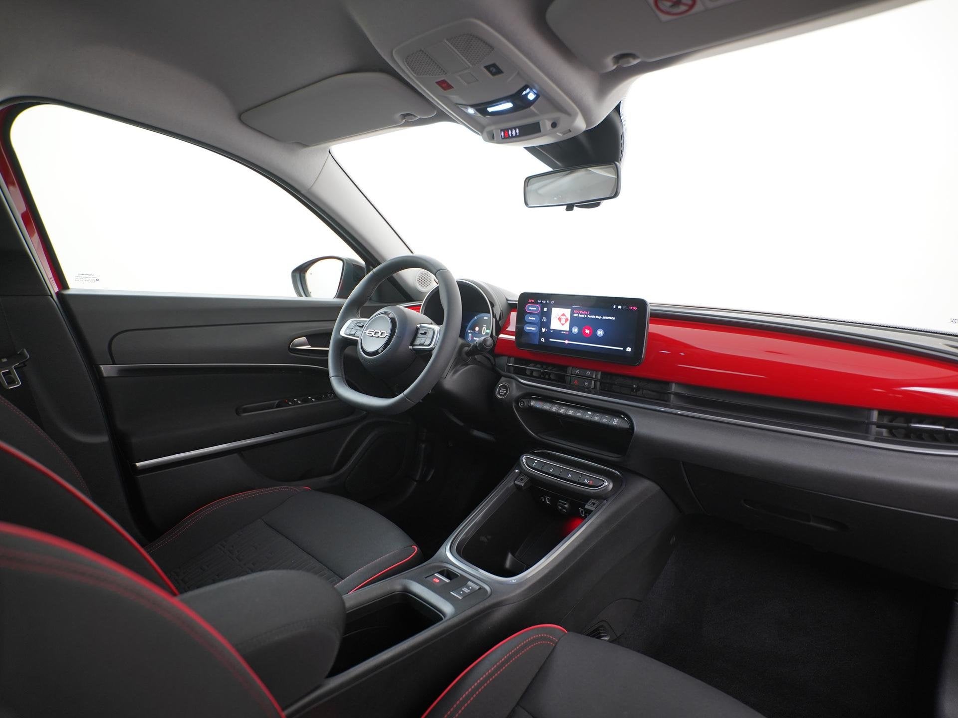 Fiat 600e RED 54 kWh | Digital Cockpit | Apple/Android Carpl, Stof, Gebruikt, 156 pk, Geheel digitaal combi-instrument