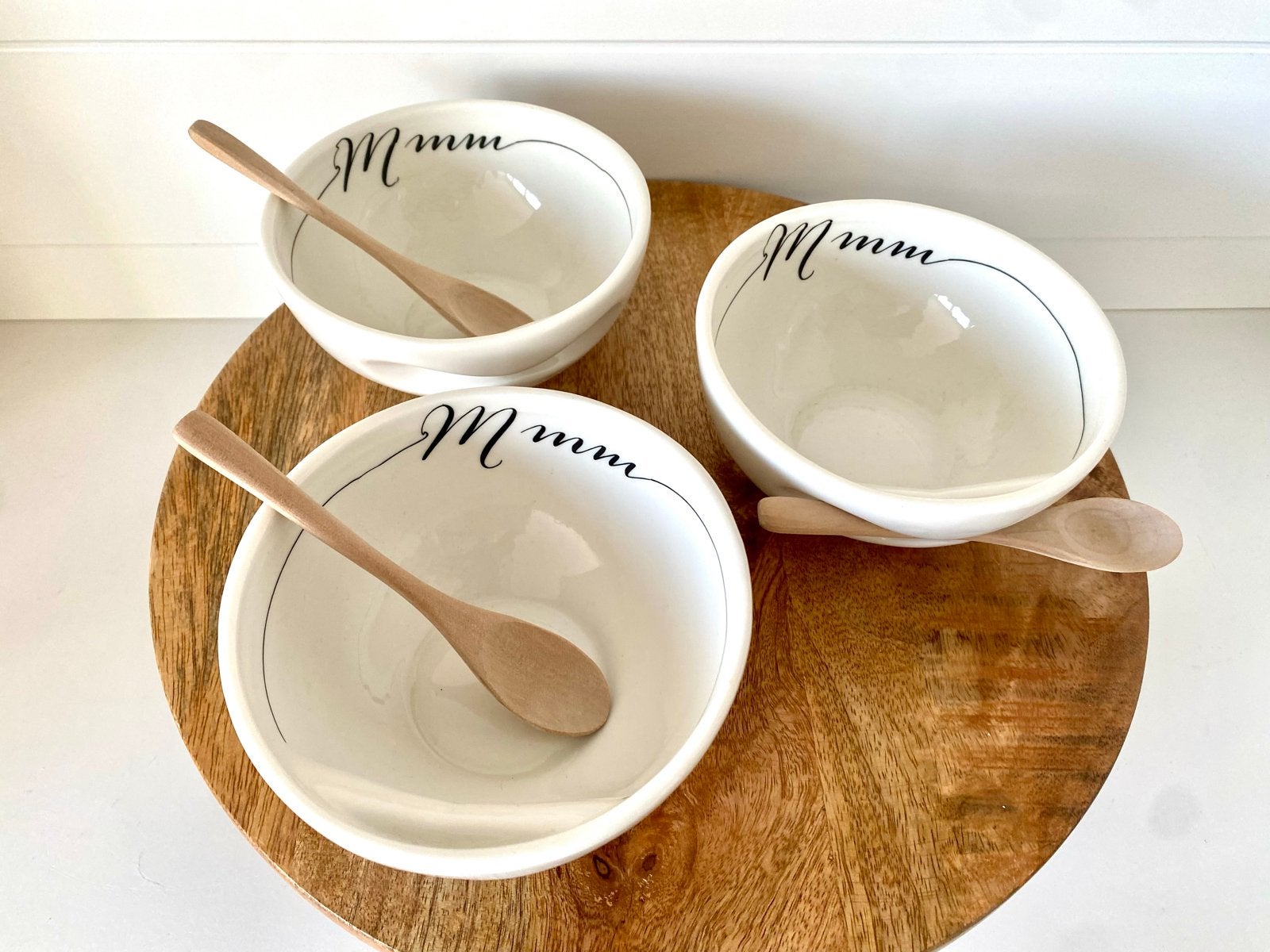Riviera Maison Mmm kommen met lepels (set van 3), Overige merken, Keramiek, Ophalen of Verzenden, Zo goed als nieuw