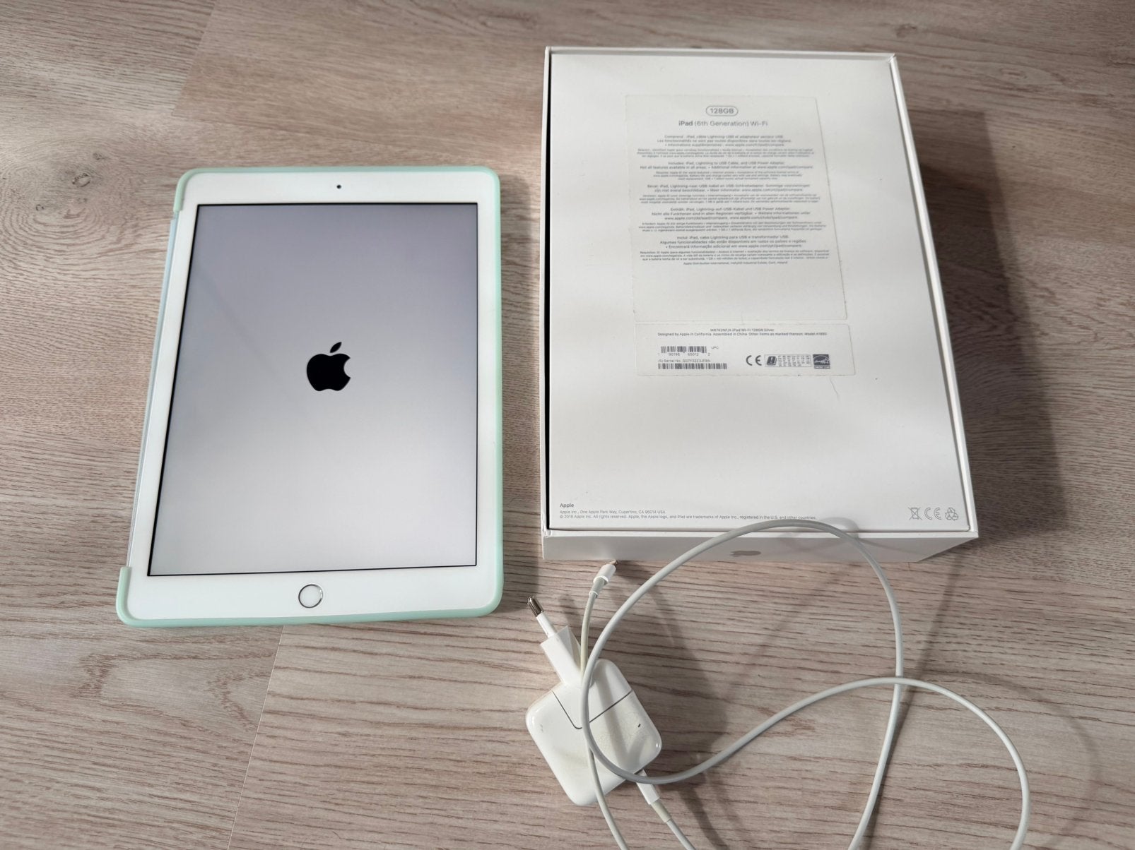 Apple Ipad 6th generation wifi 128 GB, Computers en Software, Gebruikt, Apple iPad, Wit, 128 GB