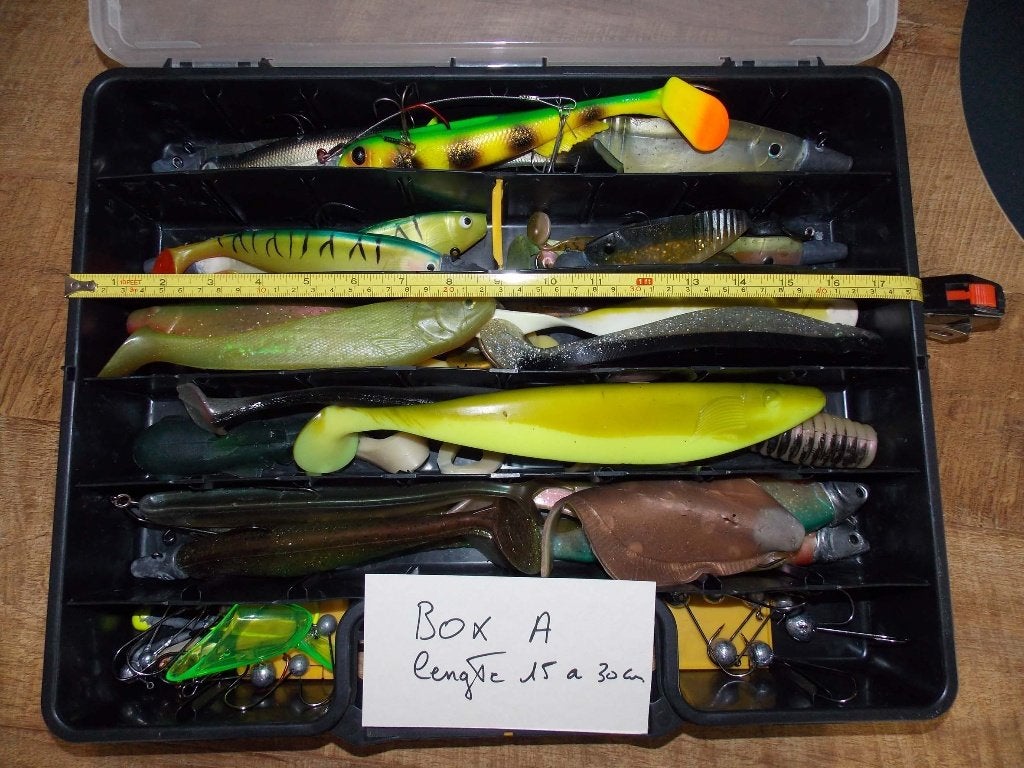2 grote boxen kunstaas, Watersport en Boten, Ophalen of Verzenden, Gebruikt, Complete set