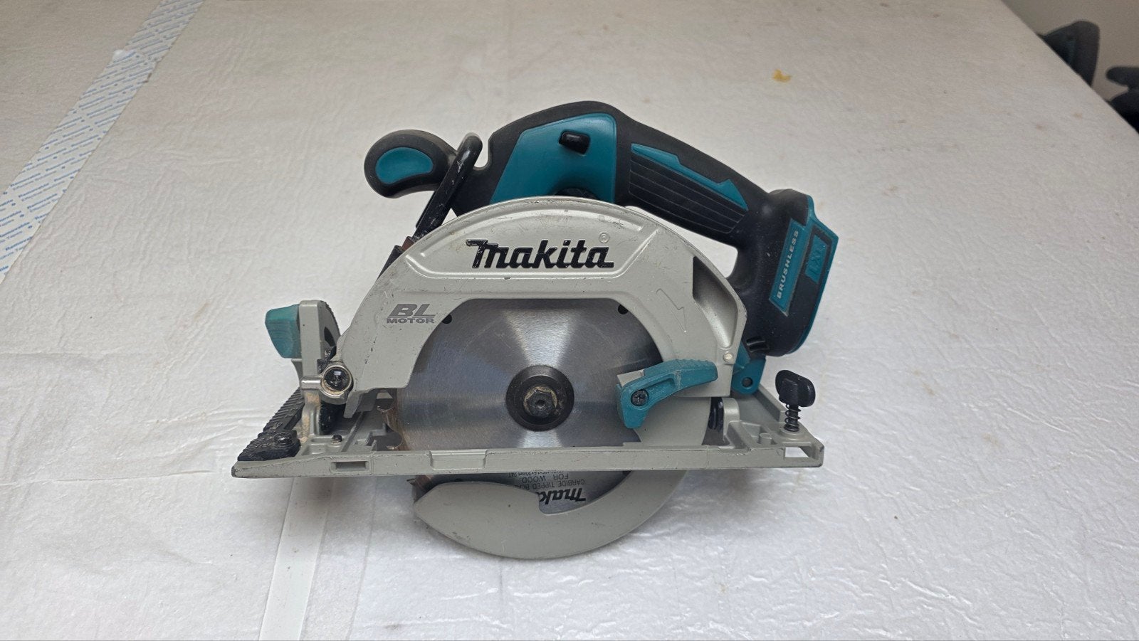 Makita dhs680, Cirkelzaag, 600 tot 1200 watt, Ophalen of Verzenden, Zo goed als nieuw