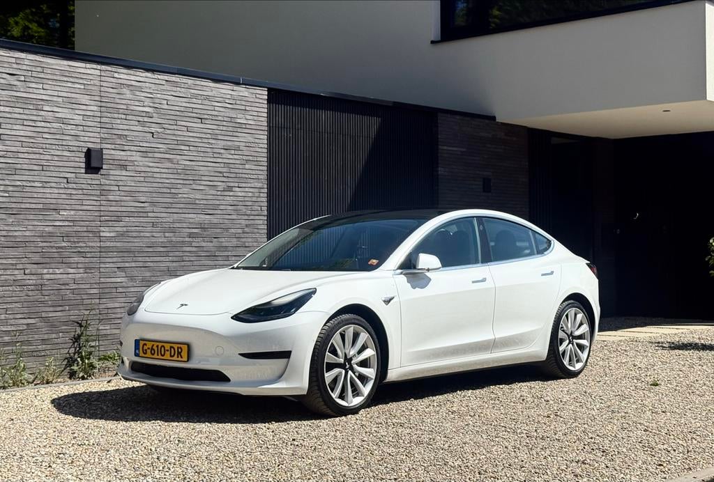 Tesla Model 3 RWD Plus / nwe draagarmen / 19 inch /, Auto's, Tesla, Automaat, Wit, Origineel Nederlands, Elektrisch