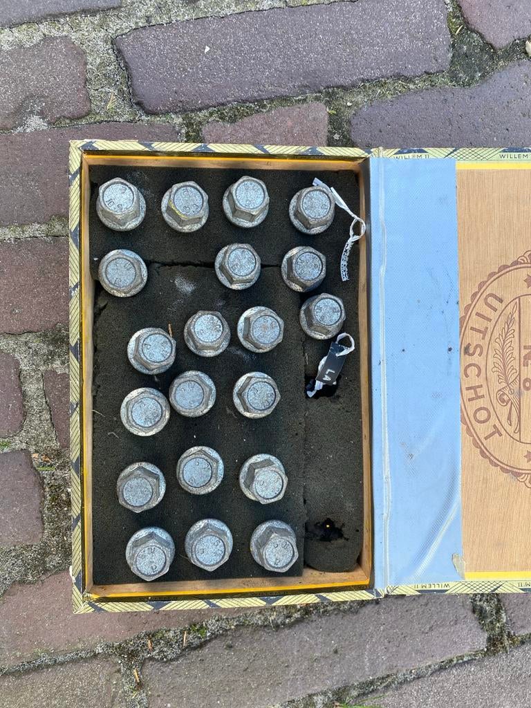 Set van 20 wielbouten, Auto-onderdelen, Ophalen, Gebruikt, Universele onderdelen