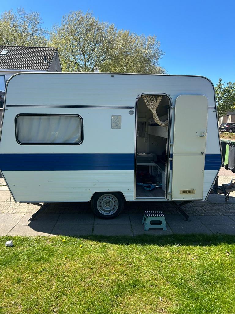 Compacte caravan - Ideaal voor starters of kleine gezinnen, Overige merken, Omvormbare zithoek, 750 - 1000 kg, Particulier