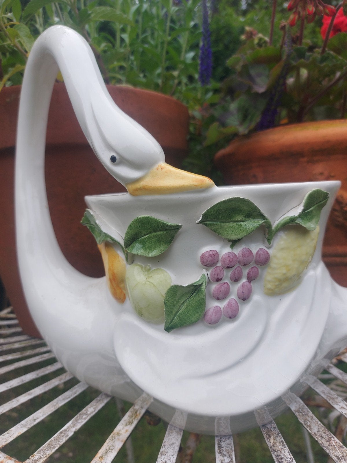 Grote Vintage bloempot majolika/barbotine zwaan en fruit, Ophalen of Verzenden