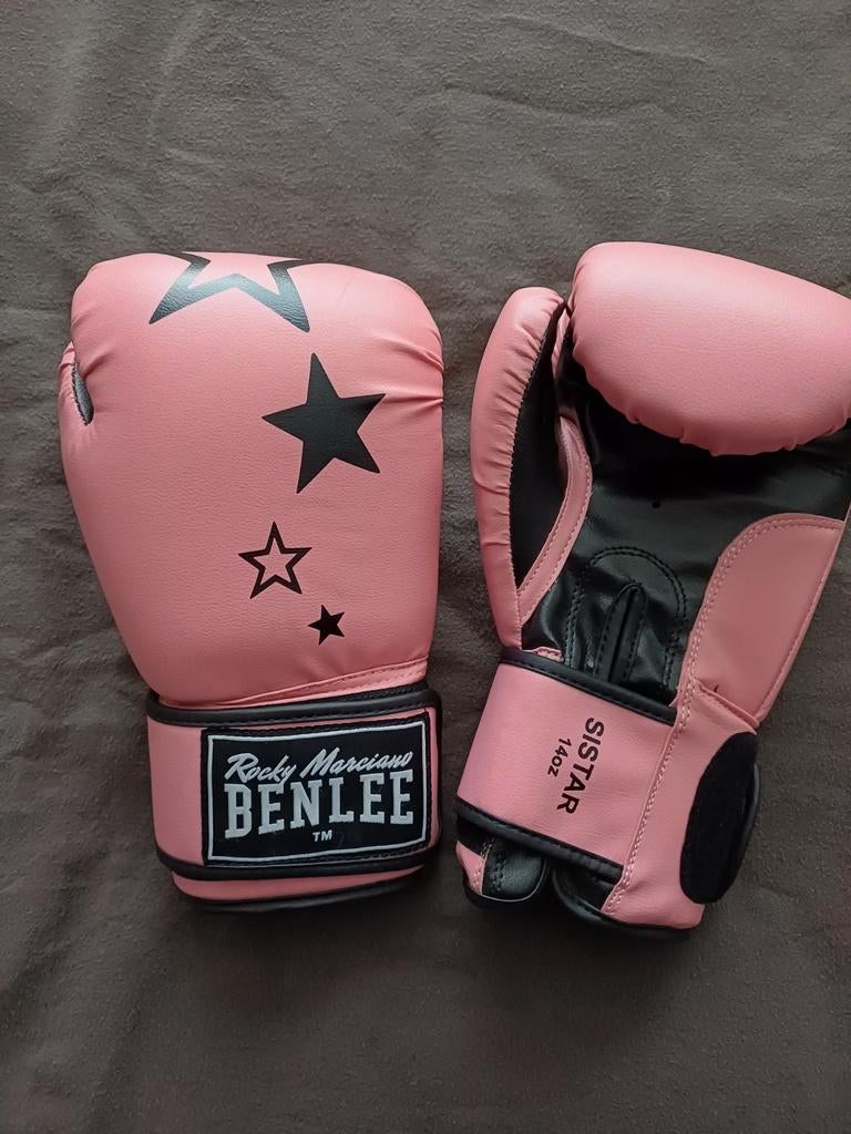 Roze Benlee bokshandschoenen en Outshock scheenbeschermers, Ophalen
