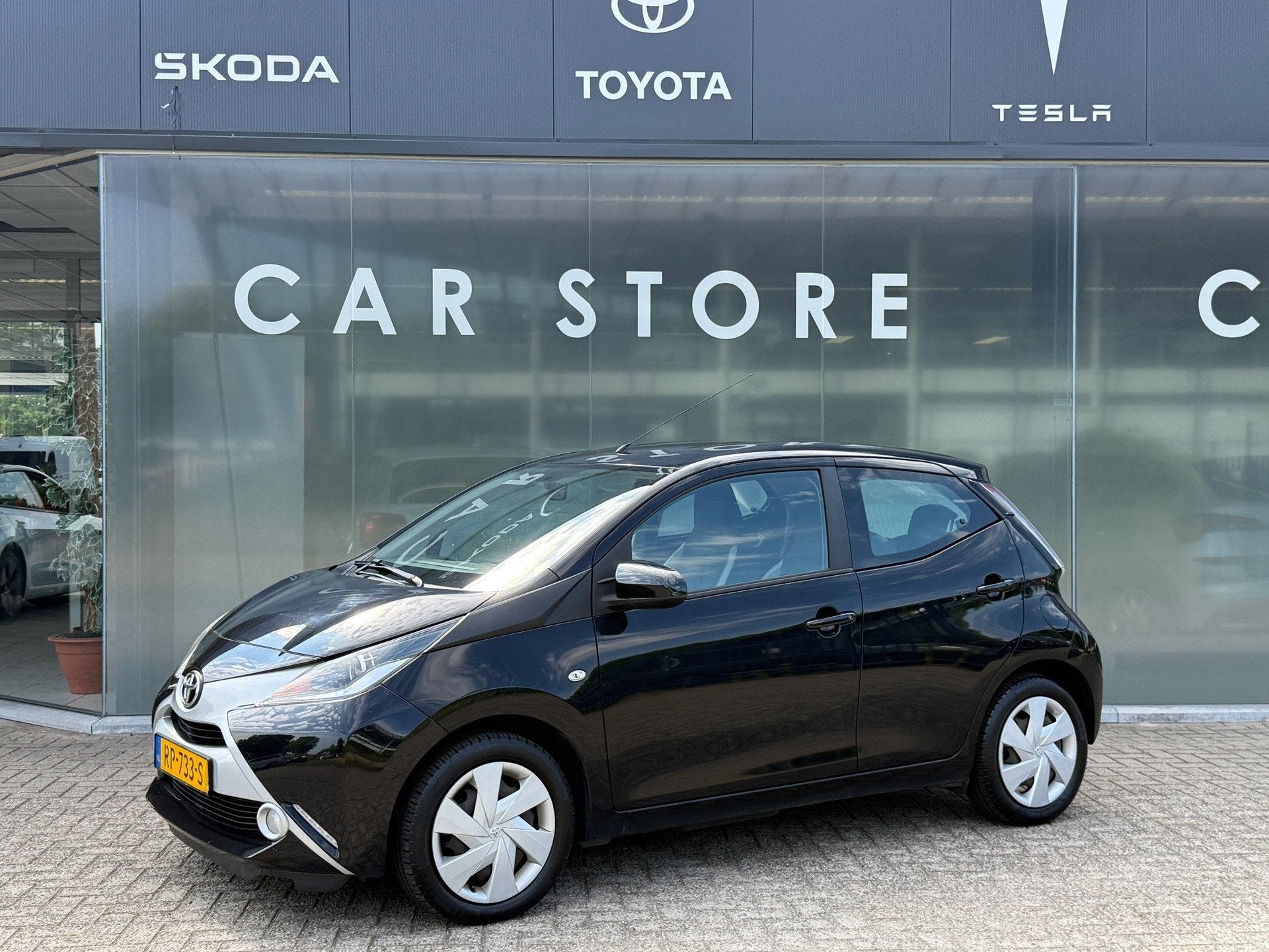Toyota Aygo 1.0 VVT-i x-play Camera|Carplay|Dealer Onderhoud, Auto's, Voorwielaandrijving, Gebruikt, 4 stoelen, Zwart