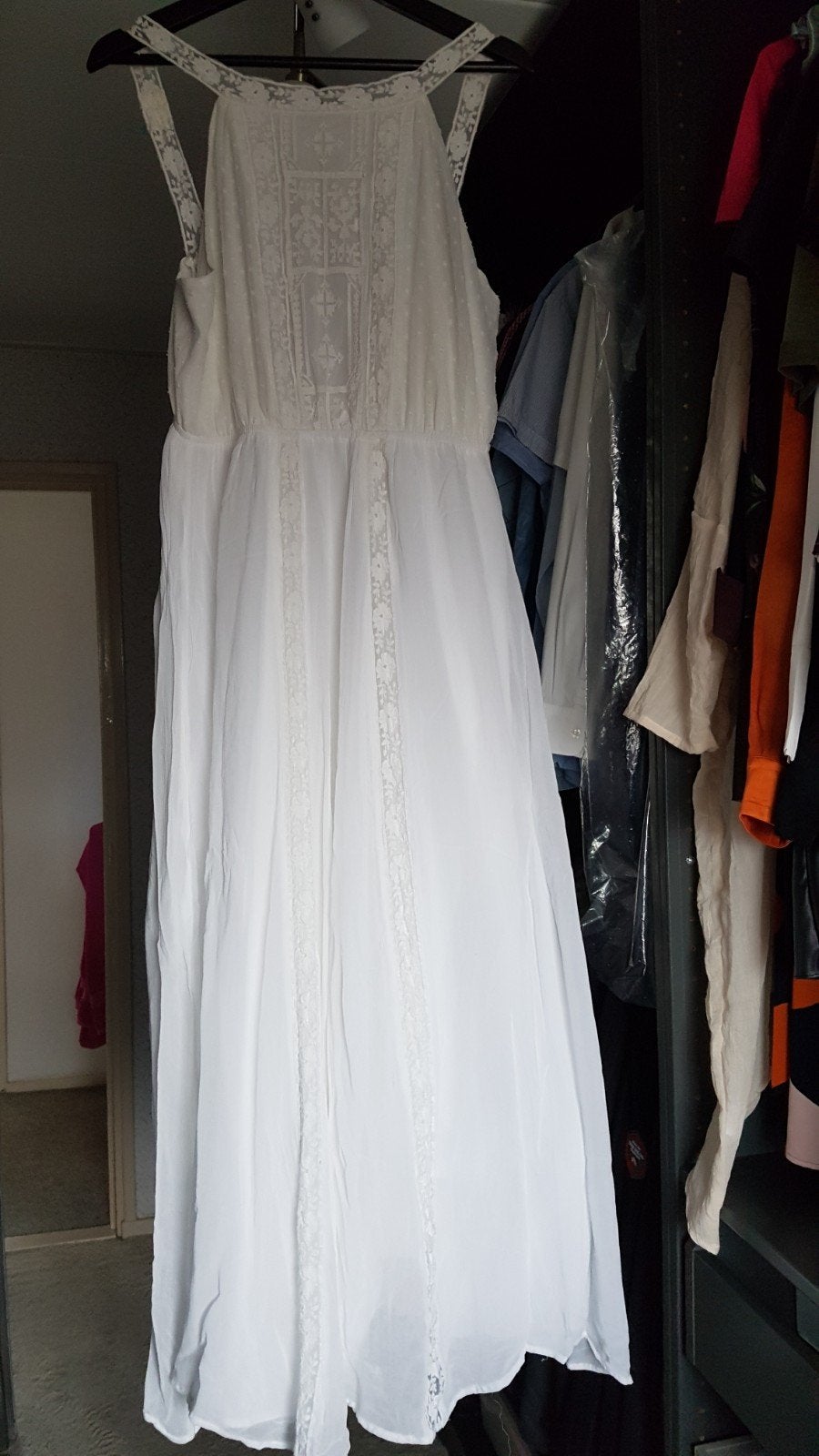Witte maxi jurk met kanten details, Kleding | Dames, Jurken, Maat 38/40 (M), Wit, Ophalen of Verzenden, Onder de knie