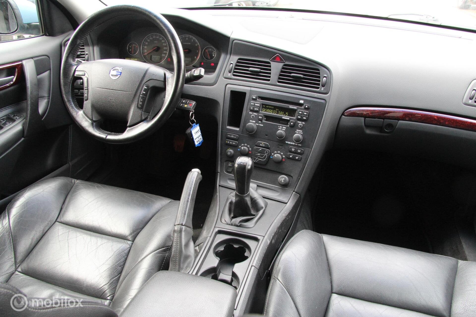 Volvo V70 2.4 Comfort Line LEDEREN INTERIEUR, Auto's, Voorwielaandrijving, Stoelverwarming, 170 pk, 84 €/maand