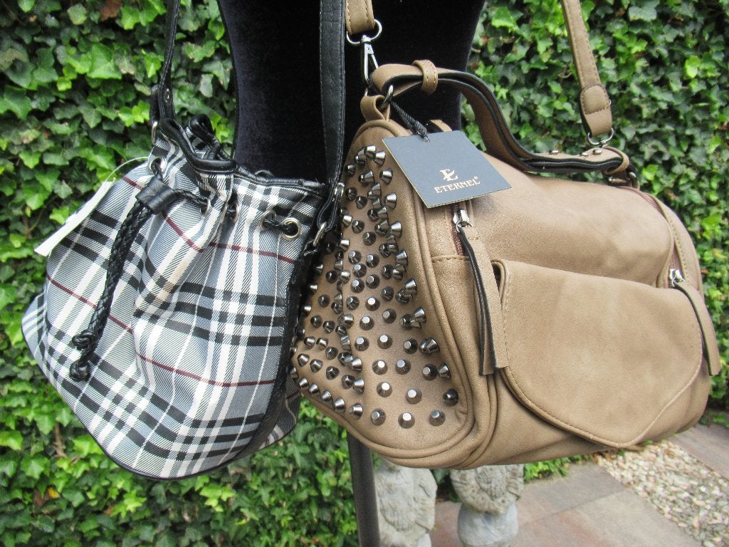 TASSEN 2 Heel verschillende Tassen Taupe kleur en Tas geruit, Sieraden, Tassen en Uiterlijk, Ophalen of Verzenden, Nieuw, Overige kleuren