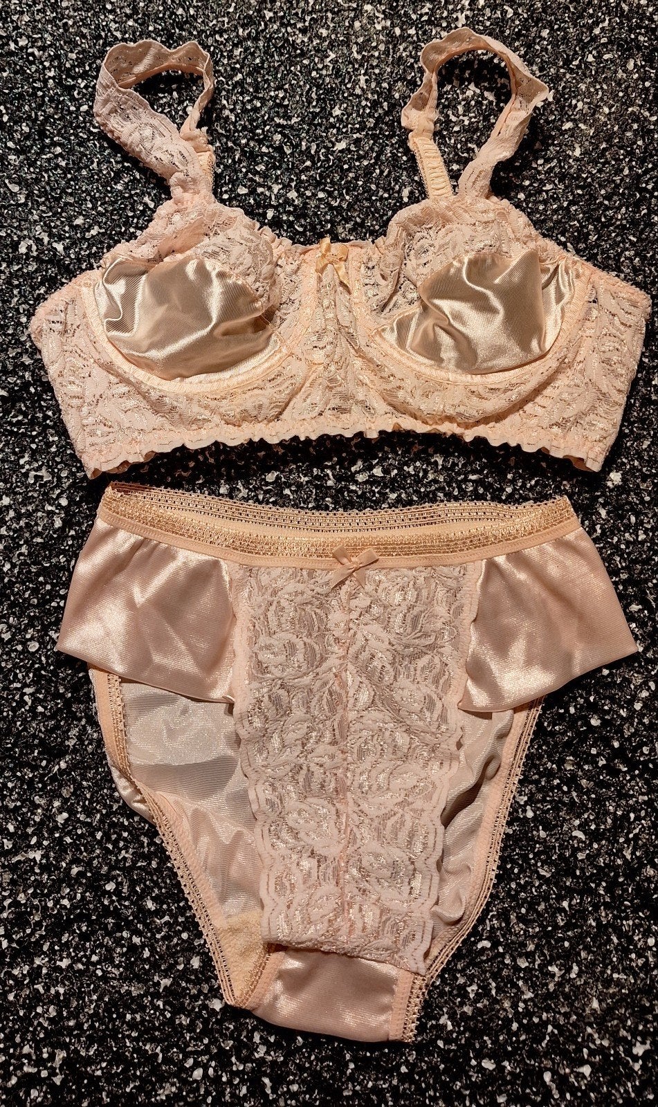 Sexy zalmkleurig satijn-kanten setje van Demar maat S, Kleding | Dames, Demar, Verzenden, Overige kleuren, Setje