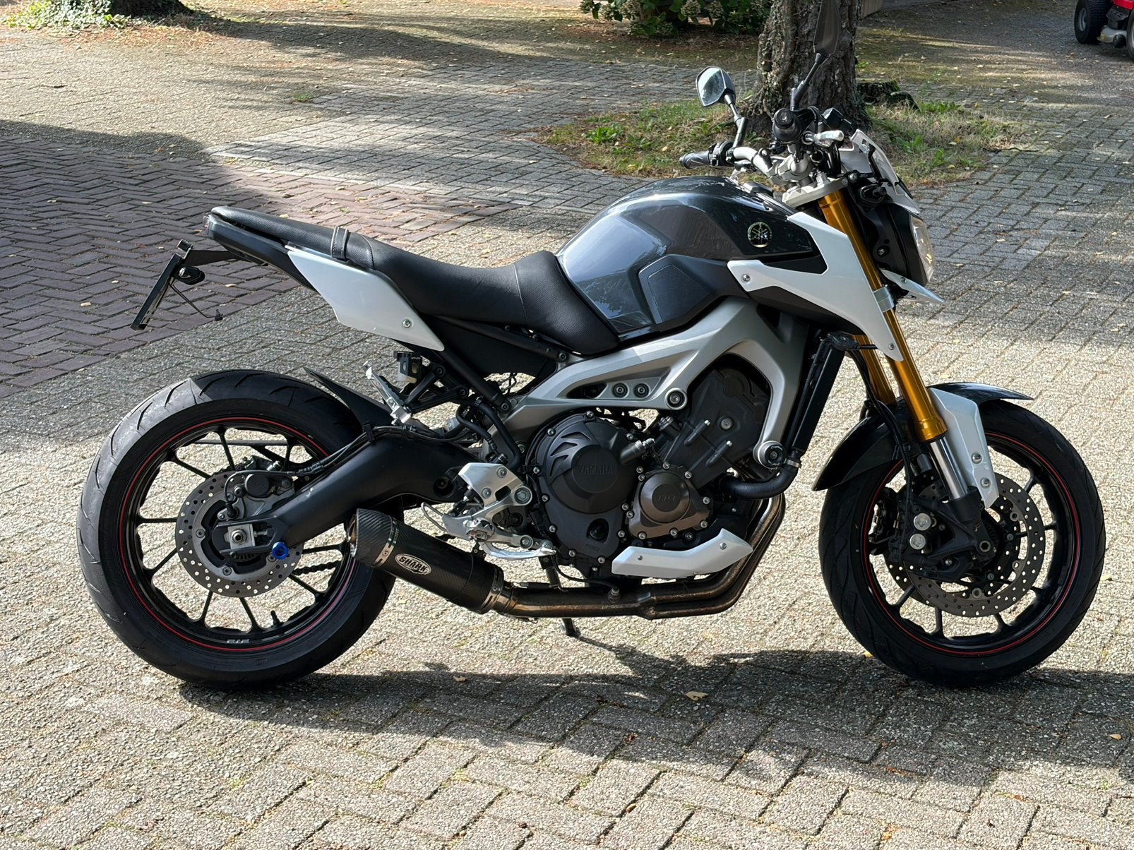 Yamaha MT 09 2015  / 22.392 km ( Shark uitlaat ), Motoren, Particulier, Naked bike