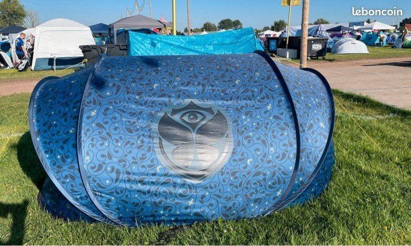 Tomorrowland pop-up tent 2025 2 persoons blauw 1x gebruikt, Ophalen, Zo goed als nieuw, Tot en met 2
