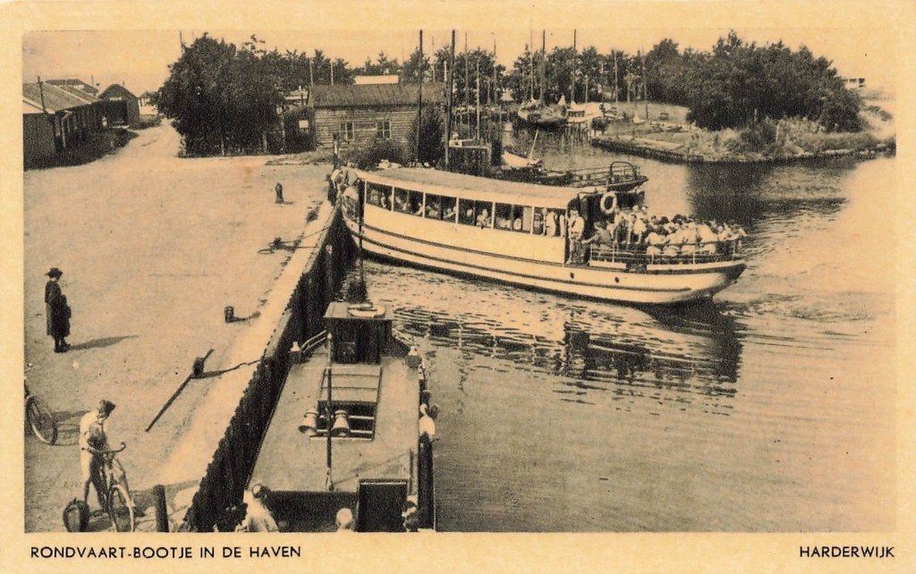 Harderwijk, Rondvaart-Bootje in de Haven, Ophalen of Verzenden, 1940 tot 1960, Ongelopen, Gelderland