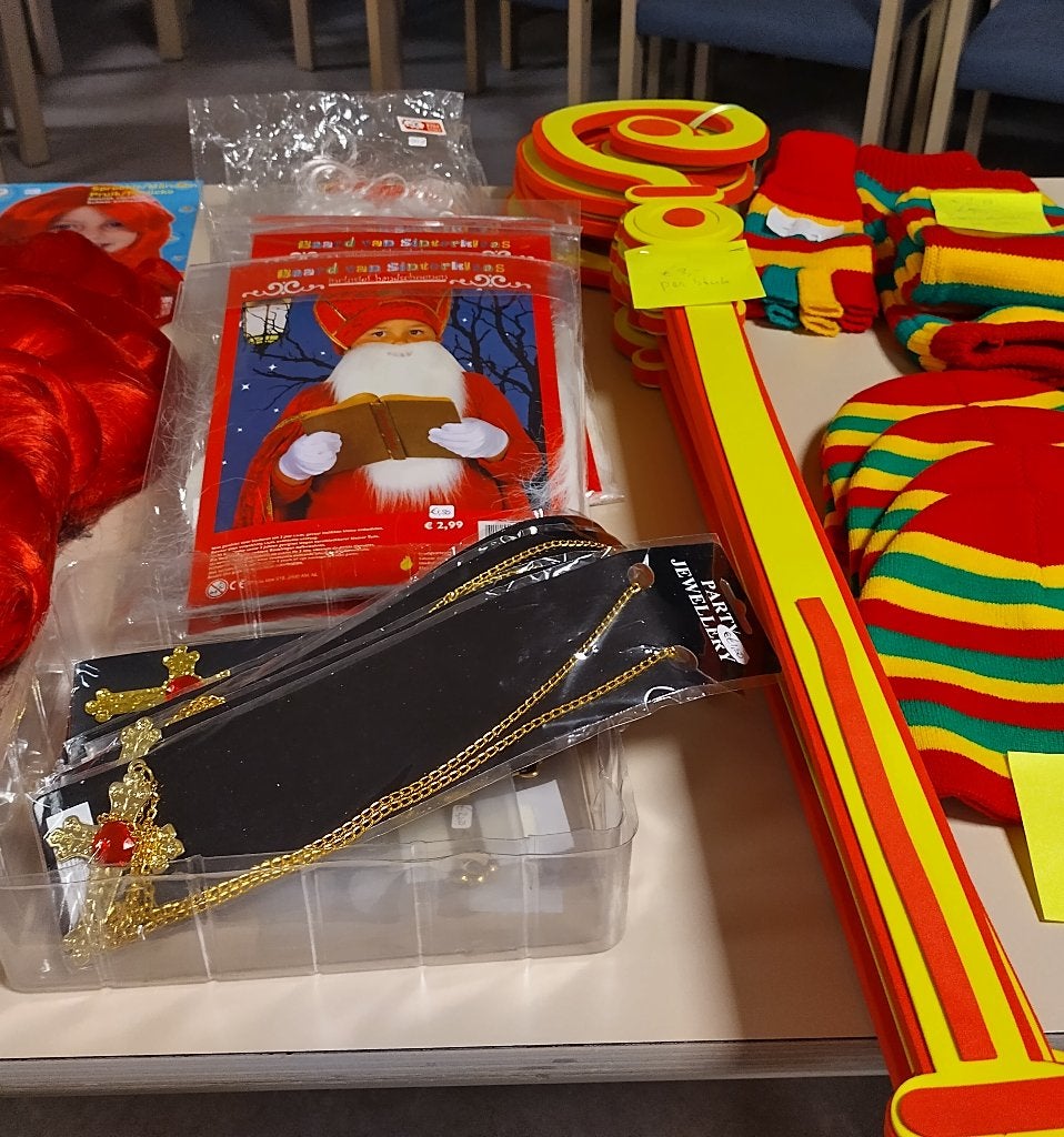Sinterklaas staf baard handschoenen kruis met ketting kind , Ophalen of Verzenden, Nieuw
