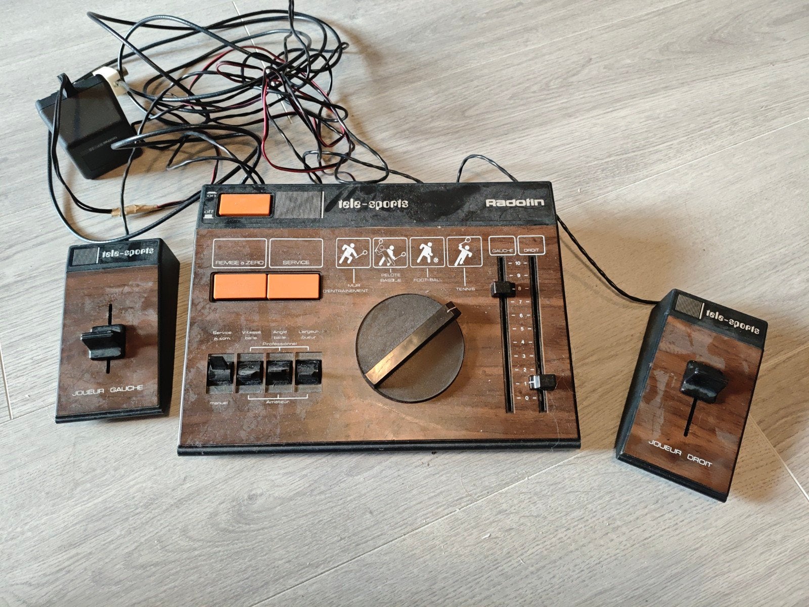 Radolin Tele-Sports Vintage Console met controllers, Spelcomputers en Games, Spelcomputers | Overige, Ophalen of Verzenden, Overige merken