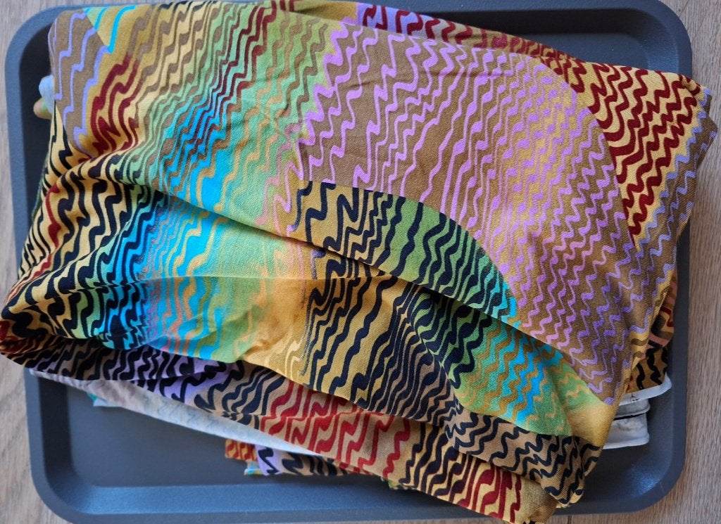 Rekbaar gekleurde viscose stof met verschillende motieven, Hobby en Vrije tijd, Stoffen en Lappen, Overige materialen, Overige kleuren
