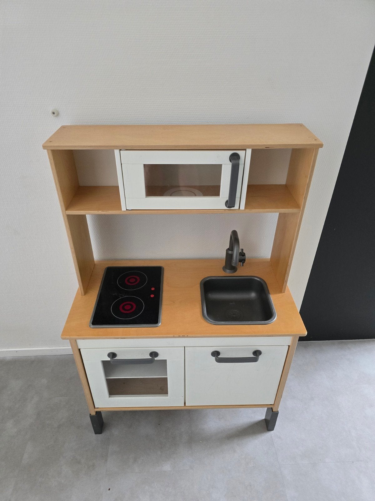 Houten kinderkeuken met magnetron en kookplaat, Ophalen