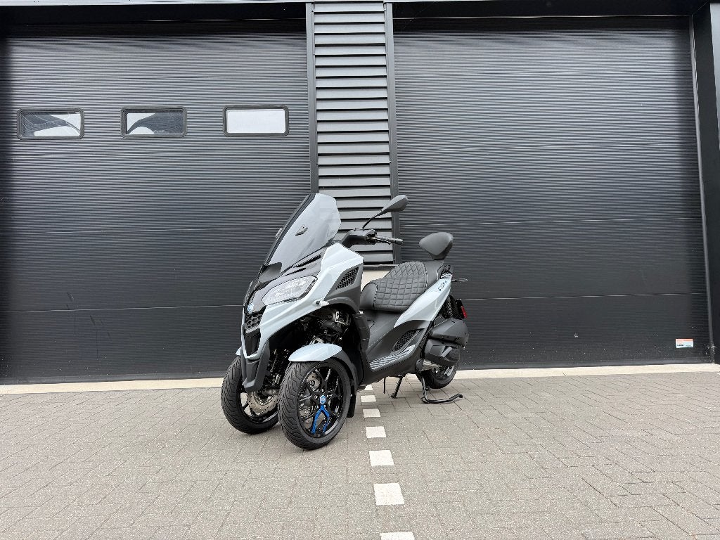 Piaggio Scooter 310 MP3 HPE Sport nieuw akrapovic 19km 2025, Motoren, Motoren | Piaggio, Scooter, Occasion, Bedrijf, 310 cc
