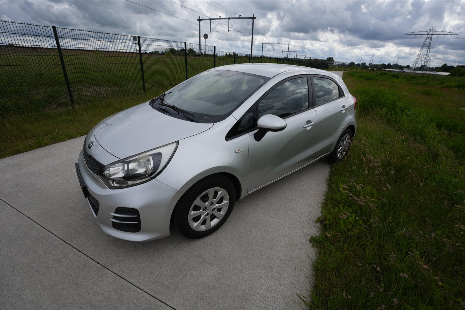 Kia Rio 1.2 I 5-deurs 2015 Grijs, 1027 kg, 450 kg, 40 €/maand, 4 cilinders