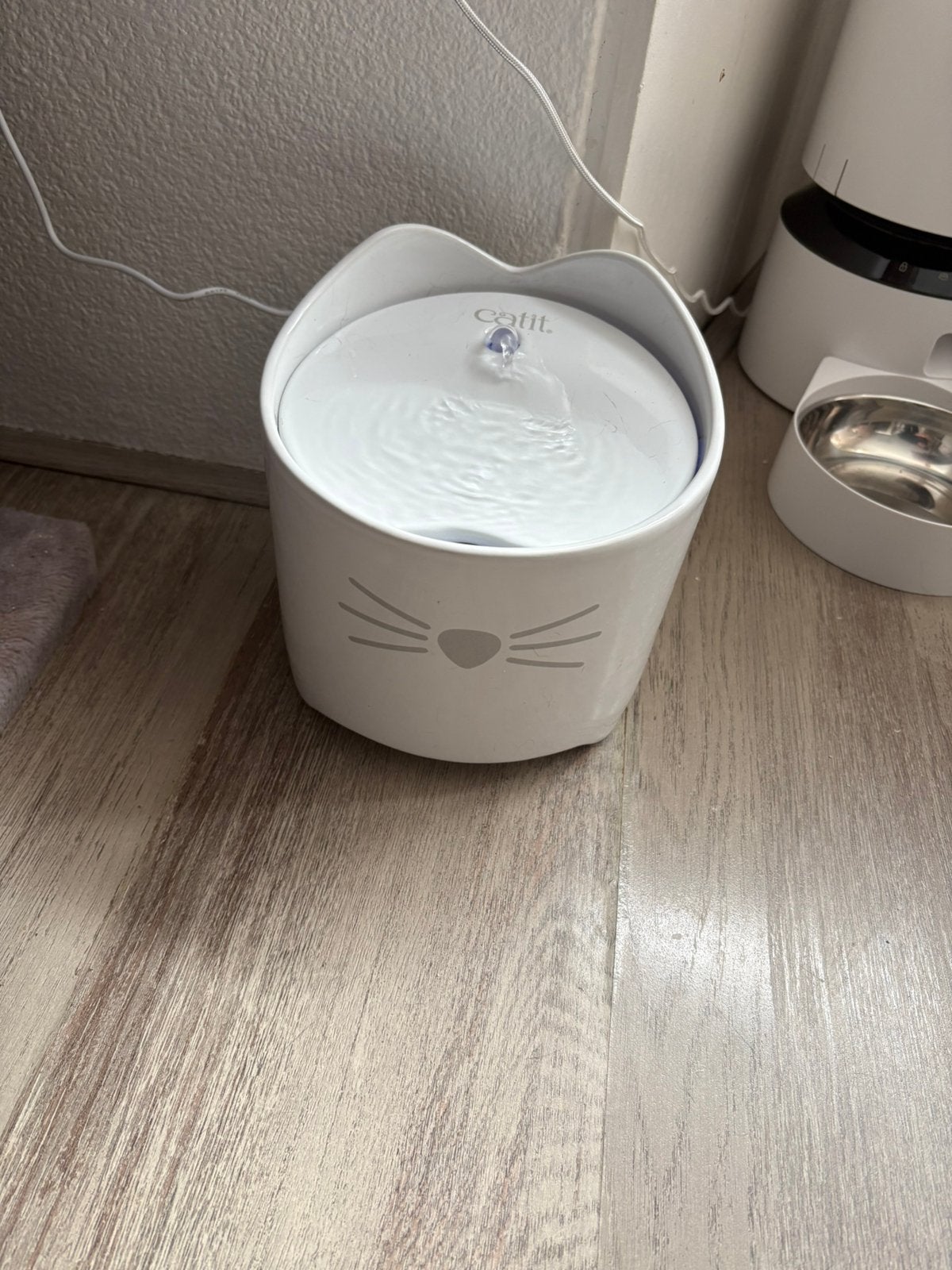 Keramische drinkfontein Pixi 1.7L-19x18cm wit, Ophalen of Verzenden, Zo goed als nieuw
