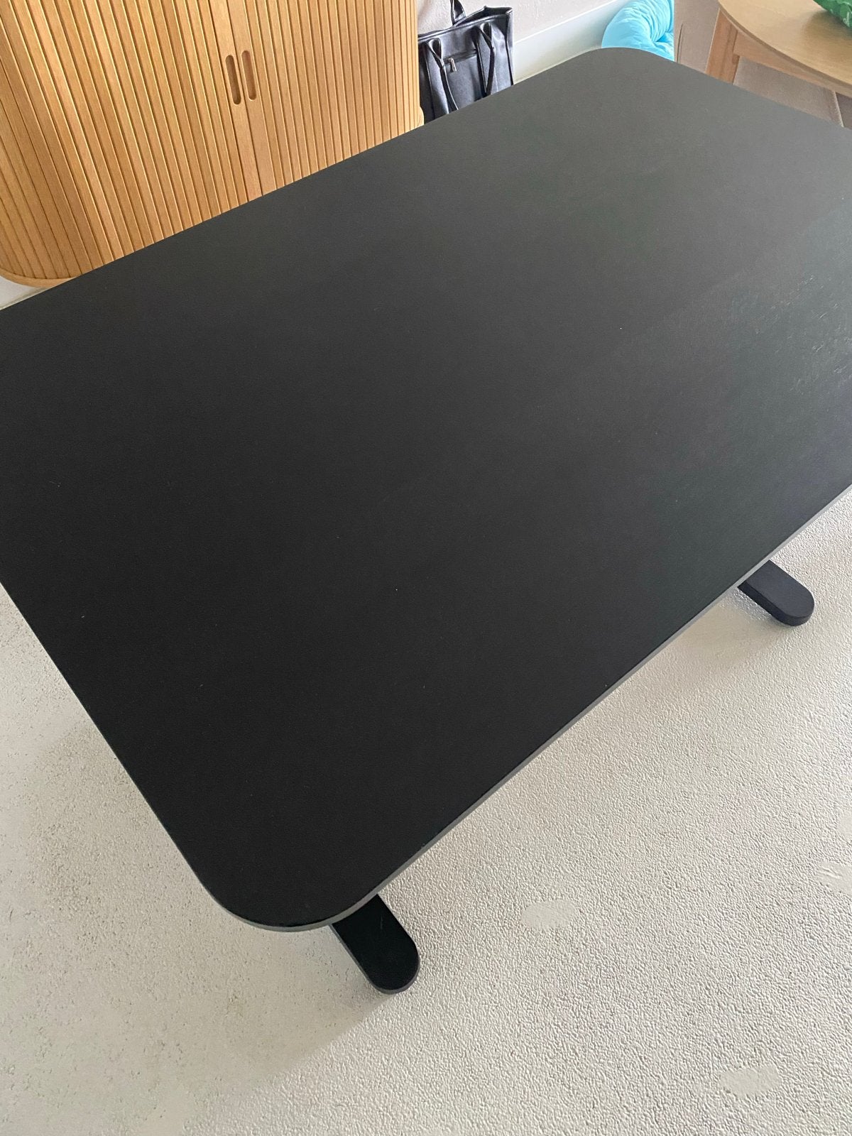Foto 3 van IKEA Bureau Zwart - 120x80cm, in hoogte verstelbaar