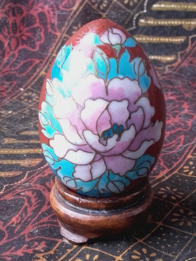 Mooi oud Chinees ei van cloisonne met bloemen 7,7 cm., Handgemaakt, China, Meerkleurig, Overige materialen