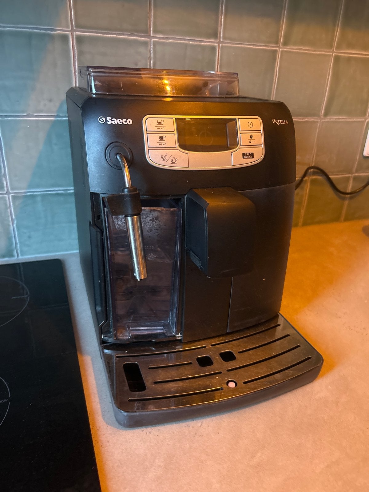 Saeco Intelia HD8751 koffiebonen machine WERKEND!, Witgoed en Apparatuur, Ophalen, Gebruikt, 10 kopjes of meer, Koffiemachine