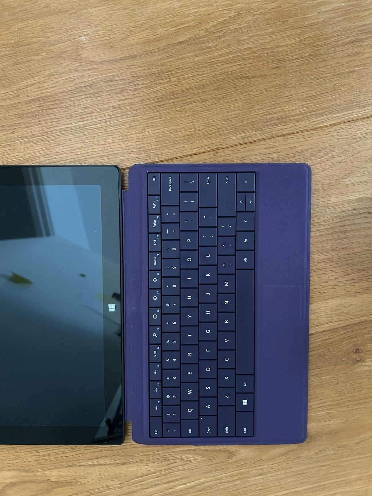 Microsoft Surface Type Cover Toetsenbord - Paars, Computers en Software, Toetsenborden, Ophalen of Verzenden, Qwerty, Gebruikt