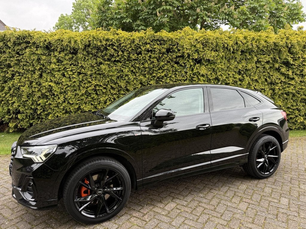 Audi Q3 Sportback|SLINE/Black edit.|Leder/alcan.| AppleCar, Gebruikt, Zwart, Met garantie (alle), Automatische klimaatregeling