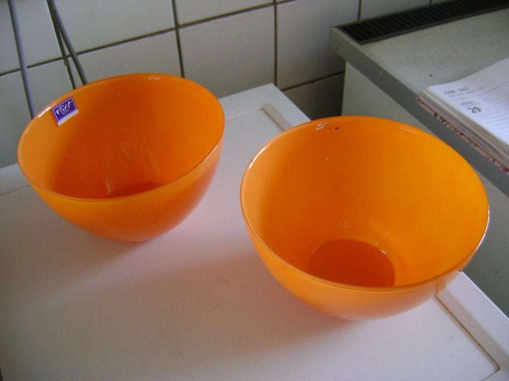 2 oranje schaaltjes doorsnee 17 cm, Ophalen of Verzenden, Gebruikt, Rond, Glas