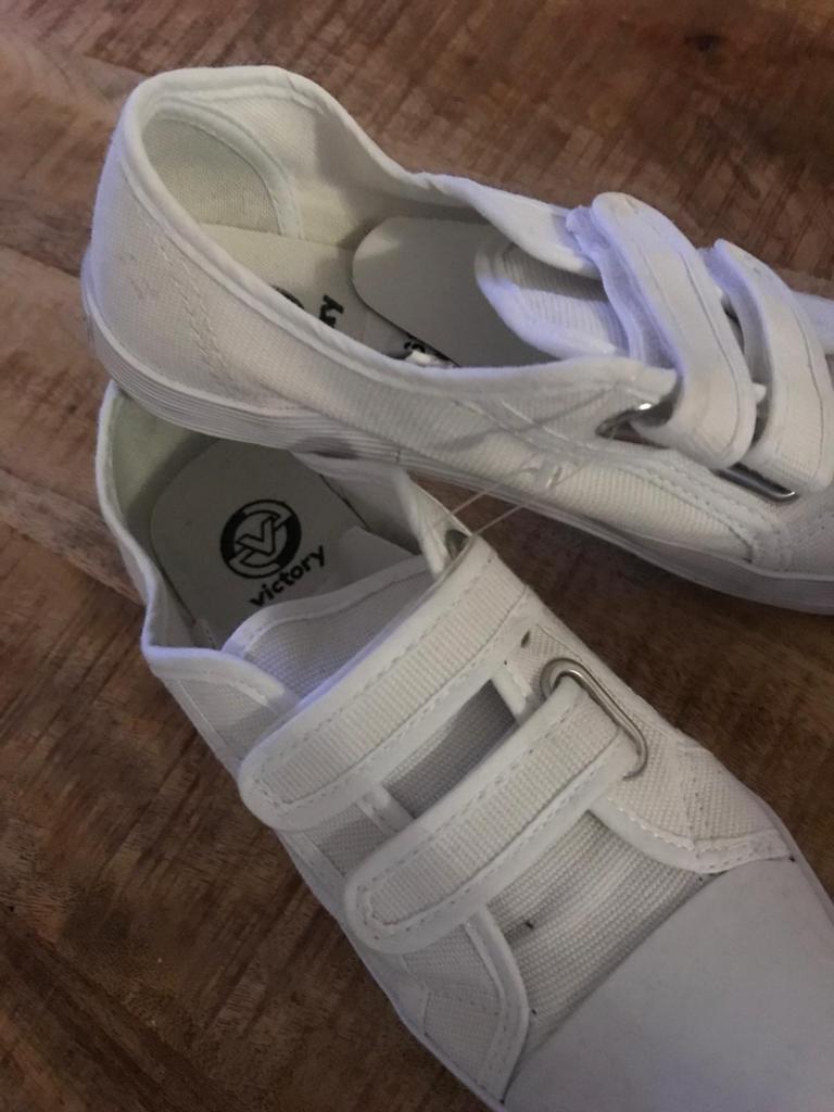 Gymschoenen Wit voor kind Nieuw!, Sport en Fitness, Basketbal, Ophalen of Verzenden, Nieuw, Schoenen