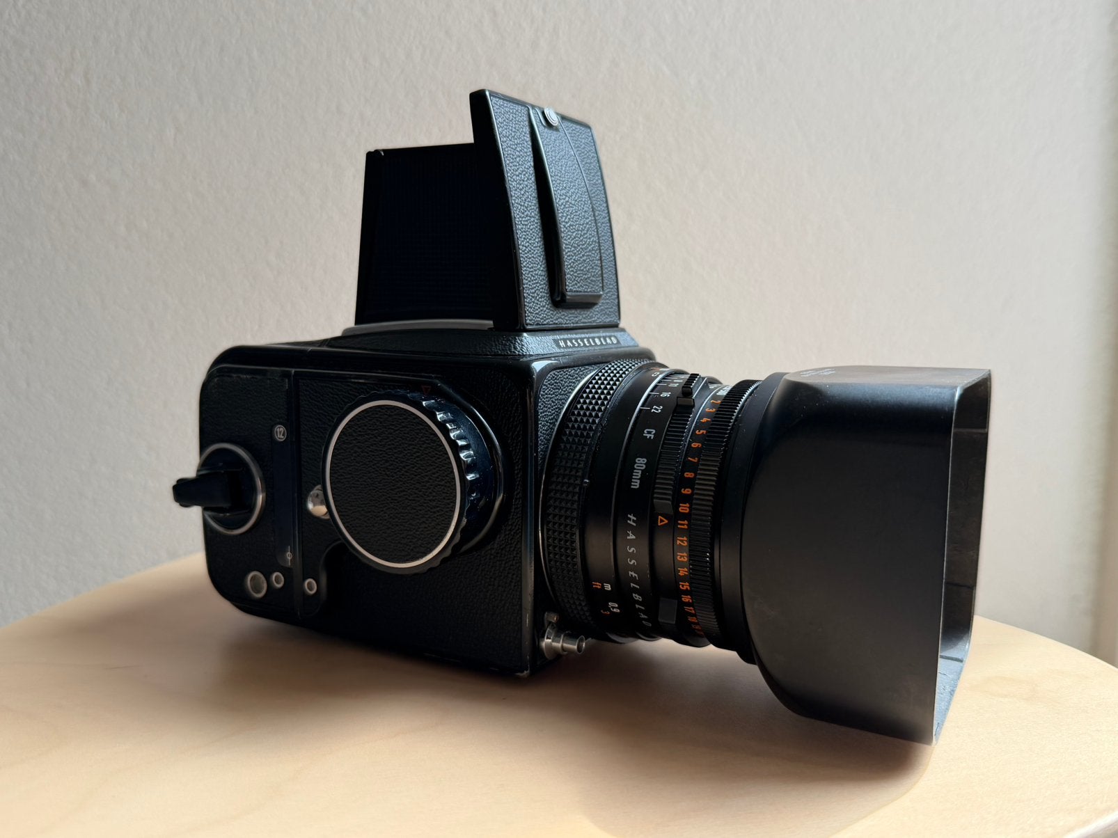 ≥ Hasselblad 500CM + Carl Zeiss Planar CF 80mm 2.8 Lens + A12