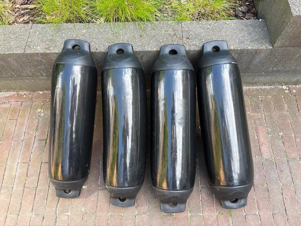 Set van 4 zwarte stootwillen voor boot (60 bij 15), Ophalen, Gebruikt