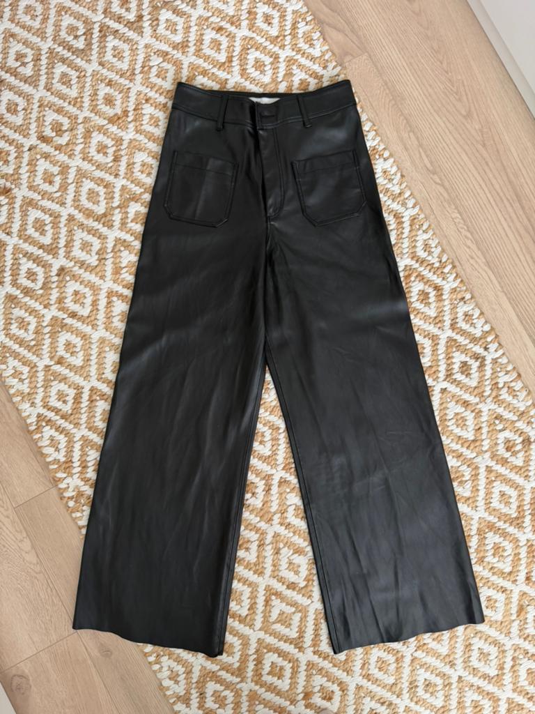 Leren wide leg broek Zara, Kleding | Dames, Maat 38/40 (M), Zwart, Ophalen of Verzenden, Zo goed als nieuw