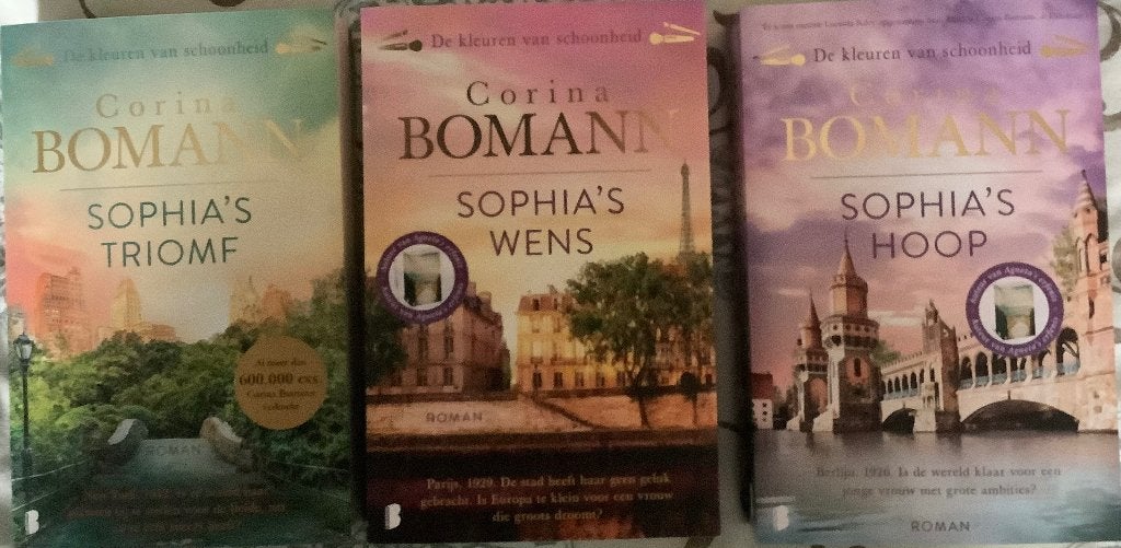 Corina Bomann - De kleuren van schoonheid trilogie, Boeken, Ophalen of Verzenden, Zo goed als nieuw, Corina Bomann, Nederland