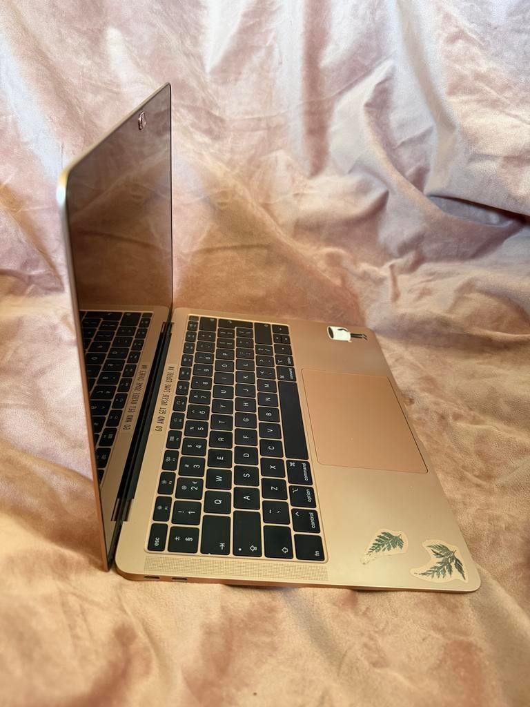MacBook Air Rozegoud - Zeer Goede Staat, Gebruikt, 256 GB, Qwerty, 8 GB