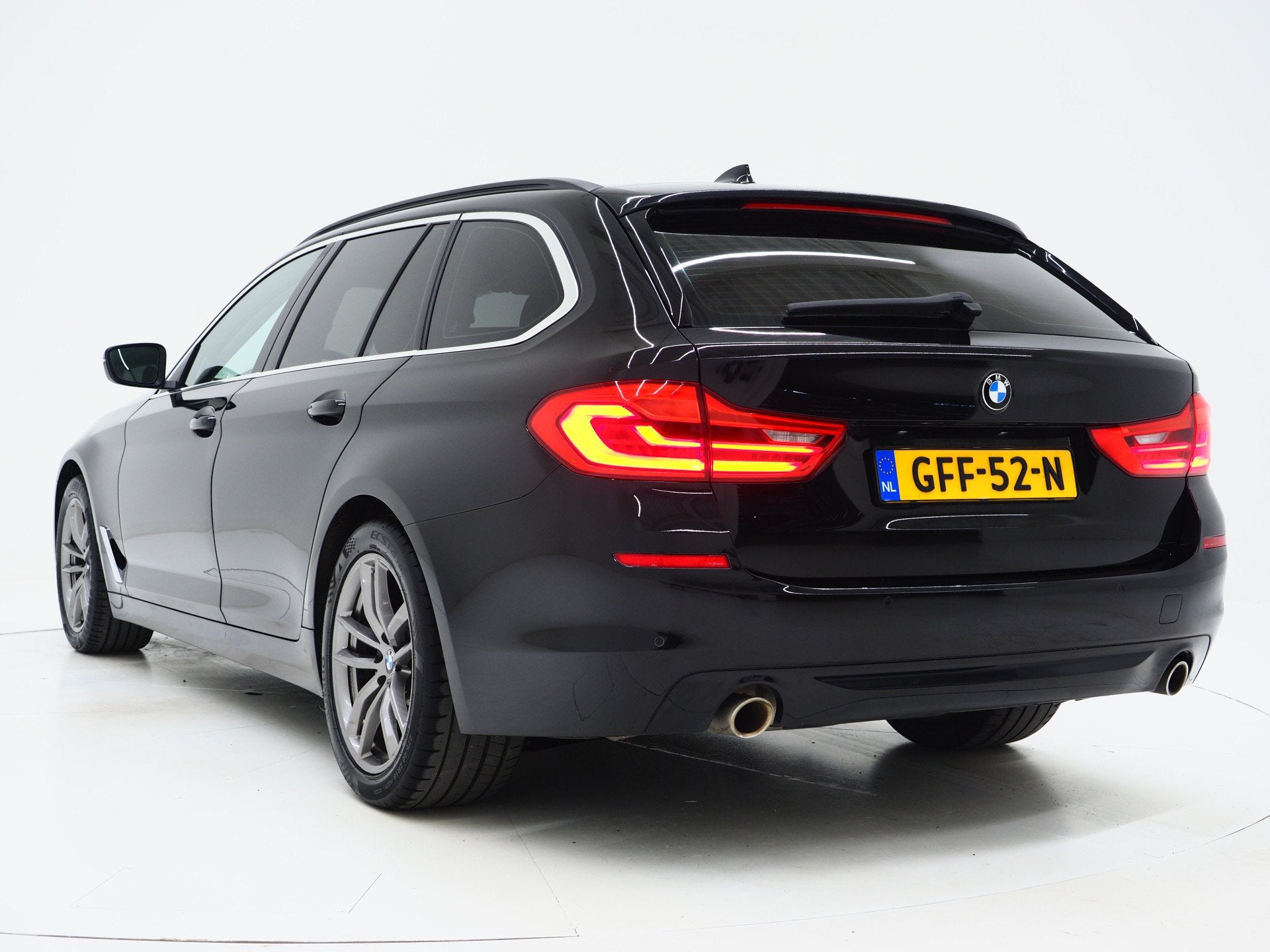 BMW 5 Serie Touring 520i Executive | Leder | Harman/Kardon |, Automaat, 1998 cc, Achterwielaandrijving, 4 cilinders