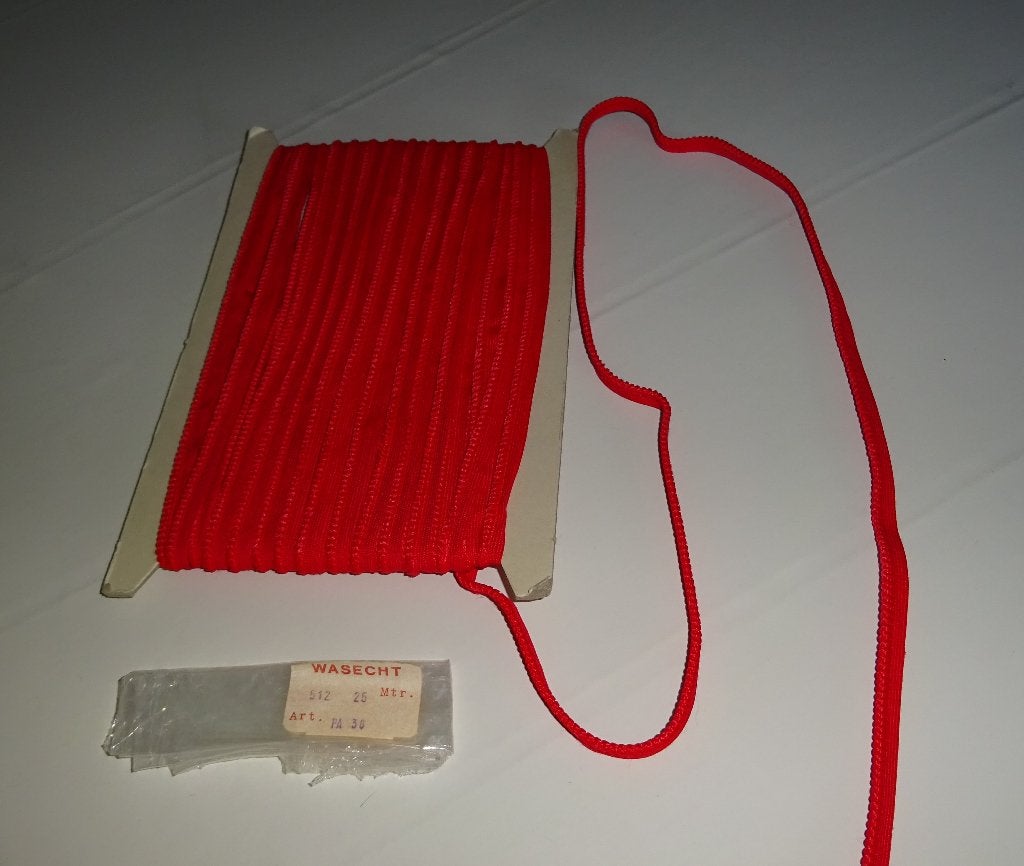 Nieuw Koord galon voor het Uniform en pantalon in goud ROOD, Ophalen of Verzenden, Overige soorten, Nederland, Overige typen
