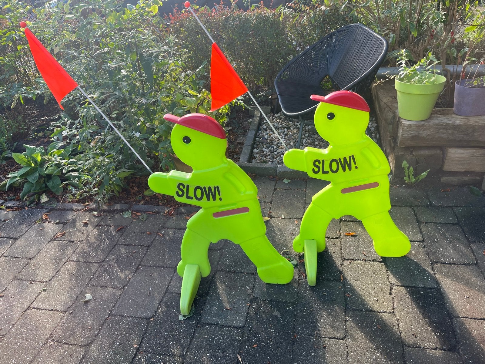 Twee Victor Veilig verkeersmannetjes - Verkeersveiligheid, Ophalen